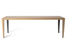 Cuadro Dining Table